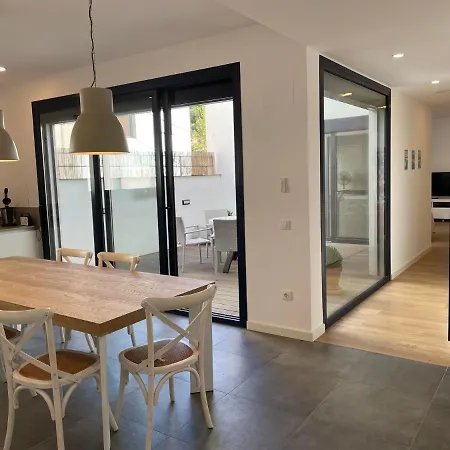 F-1 8 Pax Holiday home Llafranc